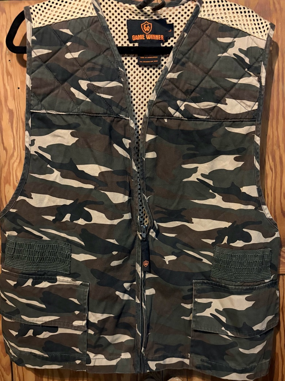 Game Winner Camouflage Utility / Hunting Vest. Large. EUC.